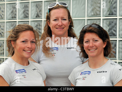 Regno Unito, Dorset, Skandia Sail per oro regata, Skandia Team GBR, Kate Macgregor, Annie lussureggianti e Lucy Macgregor Foto Stock