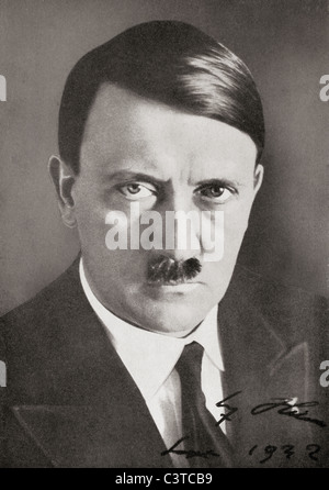 Adolf Hitler, 1889 - 1945. Nato in Austria, uomo politico tedesco e il leader della nazionale socialista tedesco Partito dei lavoratori. Foto Stock