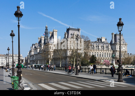 L' Hotel de Ville (municipio) da attraverso il Pont d'Arcole, 4th Arrondissement, Parigi, Francia Foto Stock