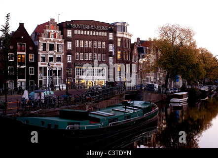 Autunnale di canale Prinsengracht al mattino, Amsterdam, Paesi Bassi Foto Stock