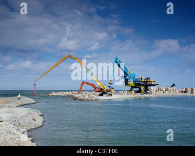 Sito in costruzione di Maasvlakte 2, dove più gru rendono la diga che protegge la zona del Mare del Nord. Rotterdam Foto Stock