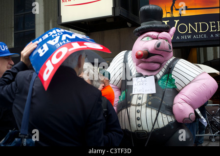 I membri dell'Unione e i loro sostenitori protesta in Times Square Foto Stock