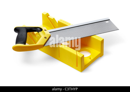 Un mitra giallo casella e un backsaw su bianco Foto Stock