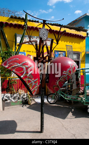 Molto colorato wild artista area street chiamato Hamel Street in Havana Cuba Foto Stock