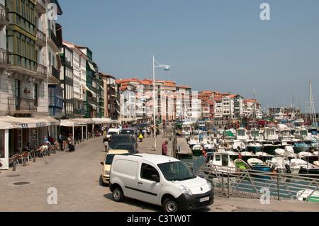 Lekeitio vecchio paese di pescatori Golfo di Guascogna Paese Basco in Spagna Foto Stock