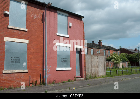 Proprietà terrazzati in maggiore Broughton,Salford, in attesa di demolizione obbligatoria seguente ordine di acquisto da Salford City Council. Foto Stock