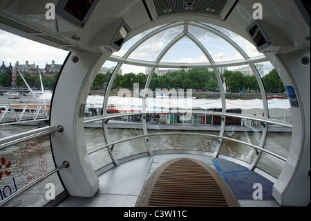 Svuotare il London Eye capsule. Foto Stock