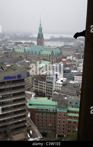 Centro di Amburgo, Germania, visto dalla parte superiore della Santa Chiesa di San Nicola Foto Stock