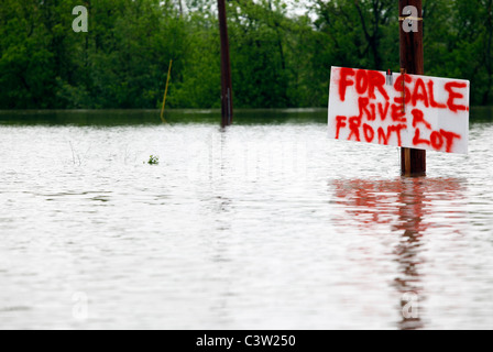 Un segno vicino all'intersezione di Water Street e la quarta strada nella stella rossa distretto di Cape Girardeau, MO, domenica 1 maggio. Foto Stock