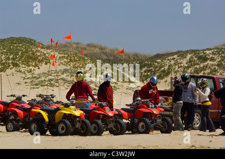ATV sulla sabbia a Oceano Dunes State Vehicular Recreation Area, Oceano, California Foto Stock