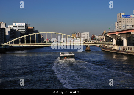 Crociere sul fiume Sumida e Tourboat, Sumida Ward, Prefettura di Tokyo, Honshu, Giappone Foto Stock