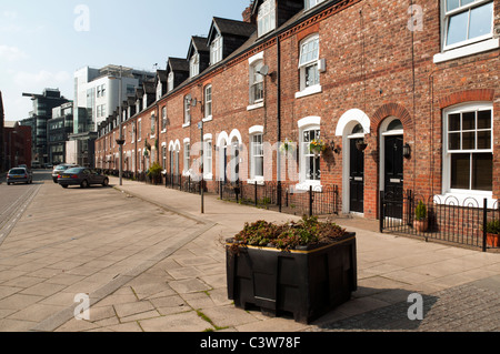 Restaurata alla fine del XIX secolo case a schiera, George Leigh St, Ancoats villaggio urbano, Northern Quarter, Manchester, Inghilterra, Regno Unito. Foto Stock