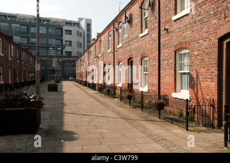 Restaurata alla fine del XIX secolo case a schiera, Anita Street, Ancoats villaggio urbano, Northern Quarter, Manchester, Inghilterra, Regno Unito. Foto Stock