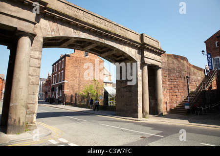 Le mura della città a Chester Regno Unito Foto Stock