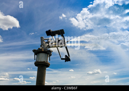 Portatile acqua oscillante jet irrigazione - Francia. Foto Stock