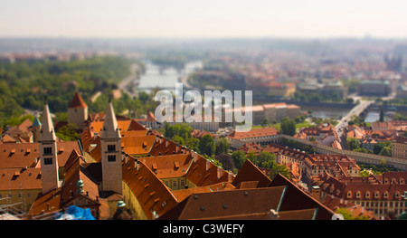 Panoramica di Praga con un effetto di giocattoli Foto Stock