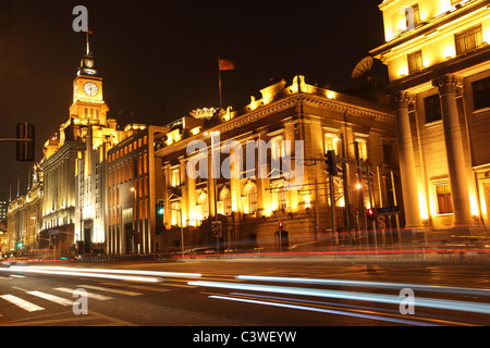 Vista notturna di Bund, parte vecchia di Shanghai. Foto Stock