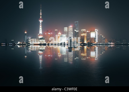 Vista notturna di Shanghai, Cina Foto Stock