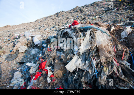 Rifiuti di plastica in un sito di discarica su Teeside, UK. Foto Stock