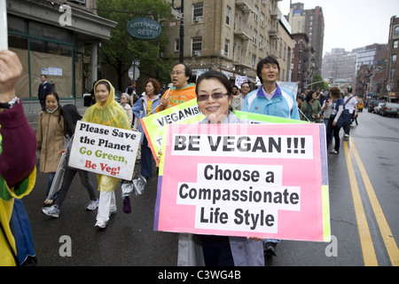 2011: il quarto Veggie annuale parata nel Greenwich Village di New York City. Foto Stock