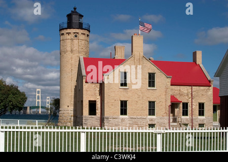 Il vecchio Mackinaw Point Lighthouse presso lo stretto di Mackinaw, Michigan inferiore della penisola, STATI UNITI D'AMERICA Foto Stock