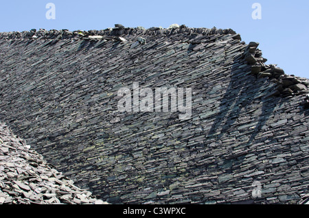 La parete di lastre di ardesia presso il Dinorwig miniera di ardesia, Snowdonia, Galles del Nord, Regno Unito Foto Stock