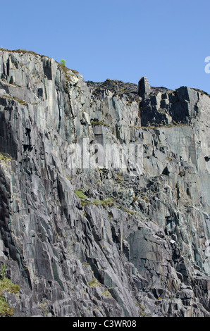 La parete nord in Twll Mawr (Matilda), Dinorwig miniera di ardesia, Snowdonia, Galles del Nord, Regno Unito Foto Stock