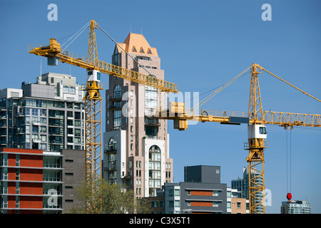 Due gru in cantiere in Vancouver Foto Stock