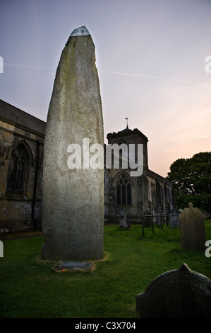 Regno Unito più alte di pietra permanente,il monolite Rudston, East Riding of Yorkshire Foto Stock