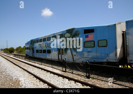 Tri convoglio ferroviario uscire Boca Raton Florida stazione USA Foto Stock