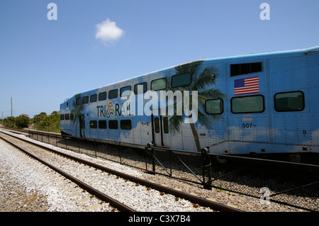 Tri convoglio ferroviario uscire Boca Raton Florida stazione USA Foto Stock