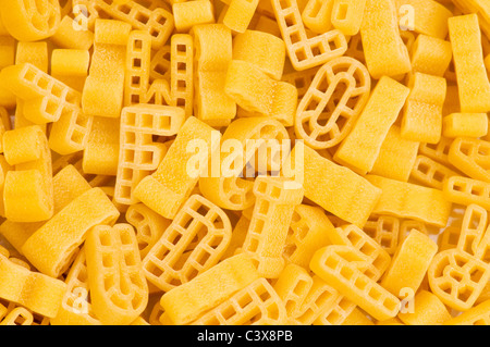 Close up di pasta italiana - a forma di alfabeto