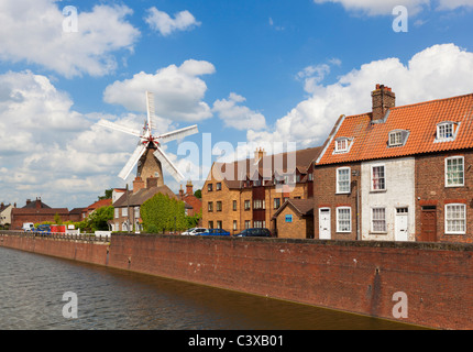 Maud Foster Windmill accanto al Maud Foster Skirbeck scarico Boston LIncolnshire Inghilterra GB UK EU Europe Foto Stock