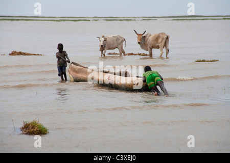 Dassanech o daasanach o dasenach persone. Il lago Turkana, Etiopia, Africa Foto Stock