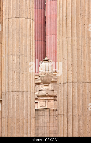 Colonna scanalata dettaglio presso il Palazzo delle Belle Arti, San Francisco, California. Foto Stock