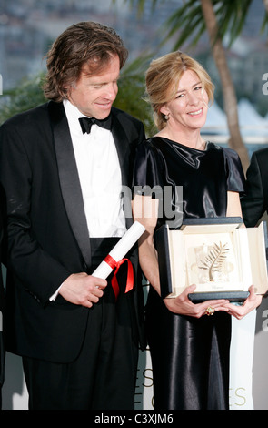 BILL POHLAD DEDE GARDNER VINCITORI PHOTOCALL Palais des Festivals Cannes Francia 22 Maggio 2011 Foto Stock