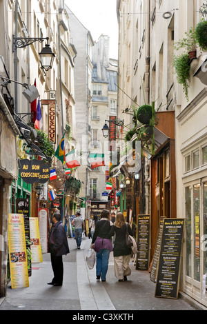 I ristoranti e i negozi di Rue Xavier Privas in St Severin area del Quartiere Latino di Parigi, Francia Foto Stock