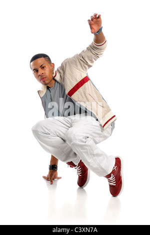 Ritratto di African American hip hop dancer eseguendo isolate su sfondo bianco Foto Stock