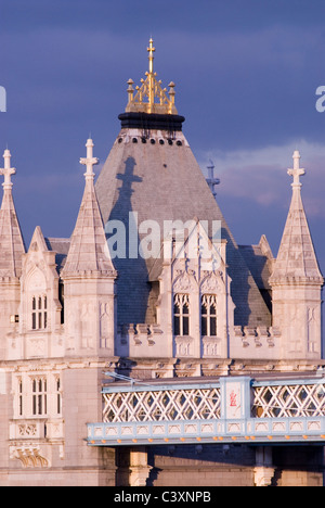 Vista del Tower Bridge, London, Regno Unito Foto Stock