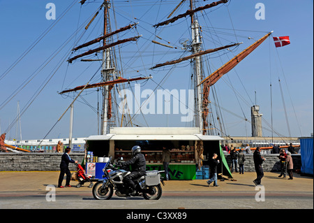 Frutti di mare e pesce venditore quay Visserskaai,Ostend,Belgio Foto Stock