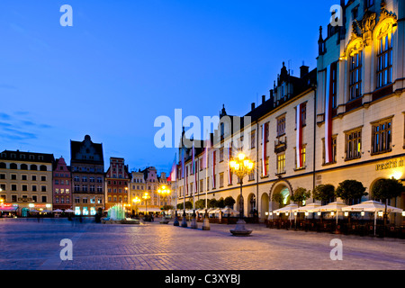 Piazza del mercato al crepuscolo, Wroclaw, Polonia Foto Stock