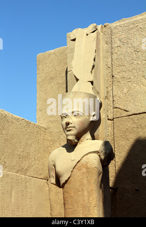 Antico Egitto il faraone statua in Luxor tempio di Karnak Foto Stock