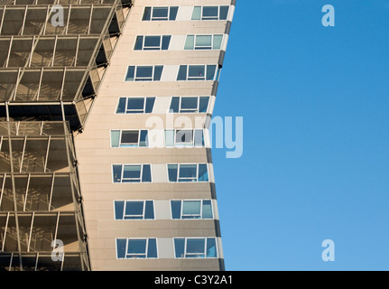 Schild moderno (Shield) edificio annesso al gasometro rivitalizzato B da Coop Himmelblau, Simmering, Vienna (Wien), Austria Foto Stock