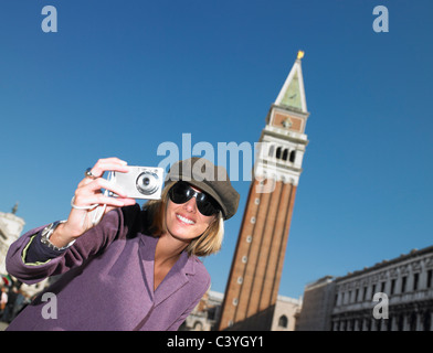 La donna a Venezia, scattare foto Foto Stock