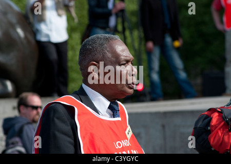 Steward al giorno di maggio al Rally di Trafalgar Square. Londra, UK, 2011 Foto Stock