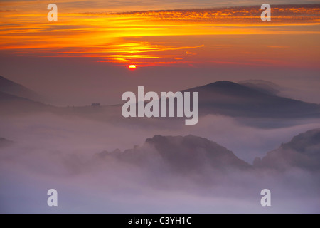 Guarda, dalla Wasserfluh, Svizzera Canton Argovia, punto di vista, hill, legno, foresta, nebbia, Atmosfera mattutina, sunrise Foto Stock