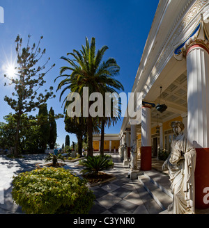 Achillion Palace, Achillion, Corfù, Europa, Grecia, castello, foresta, legno, alberi, estate, giardino, Foto Stock