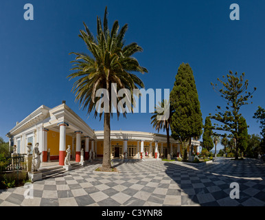 Achillion Palace, Achillion, Corfù, Europa, Grecia, castello, foresta, legno, alberi, estate, giardino, Foto Stock