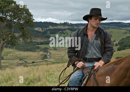 Uomo a cavallo in countrside Foto Stock