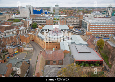 Vista di Coventry da la Torre di San Michele o di Coventry Cathedral. Coventry. In Inghilterra. Regno Unito. Foto Stock